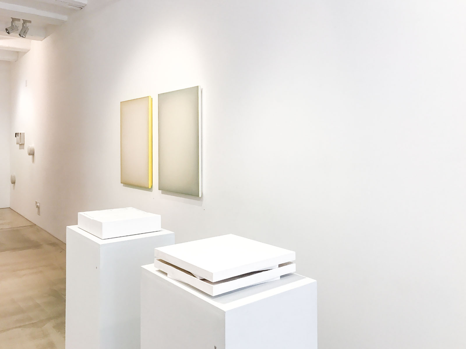 Arnold Annen, Verena Baumann, Michael Cleff, Daphne Corregan, Gundi Dietz, Nikola Dimitrov, Violette Fassbaender, Sonya Friedrich, Annatina Graf, Susan Hodel, Simon Horn, Audrius Janusonis, Dorothee Joachim, Doris Kaiser, Yeunhi Kim, Harald Kr�ner, Kumiko Kurachi,Rudy Lanjouw, Susanne Lyner, Jean Mauboul�s, J�rg Mollet, Johannes Nagel, Sasha Pichushkin, Valda Podkalne, Sarah Pschorn, Takashi Suzuki, Johan Tahon, Akio Takamori, Ursus A. Winiger, Thomas Woodtli